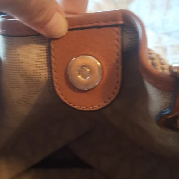 Michael Kors Brown and Tan Shoulder Bag - Picture 14 of 16